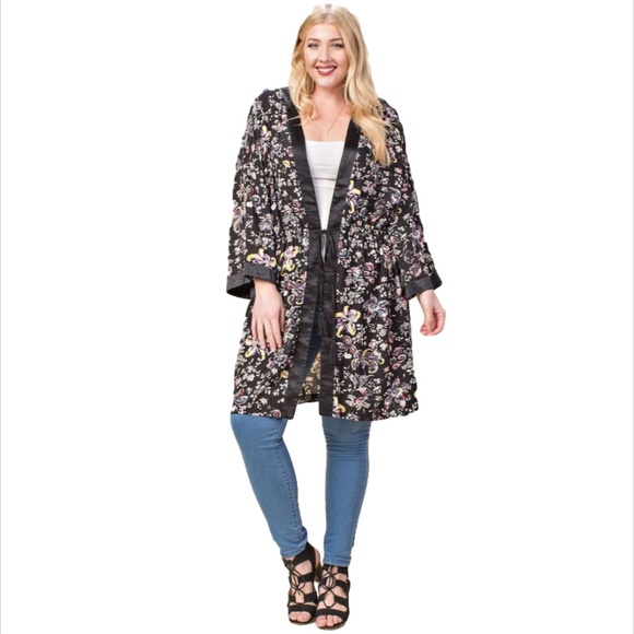 ✨SOLD OUT✨NWT Plus Size Black Floral Print Kimono - Picture 4 of 4